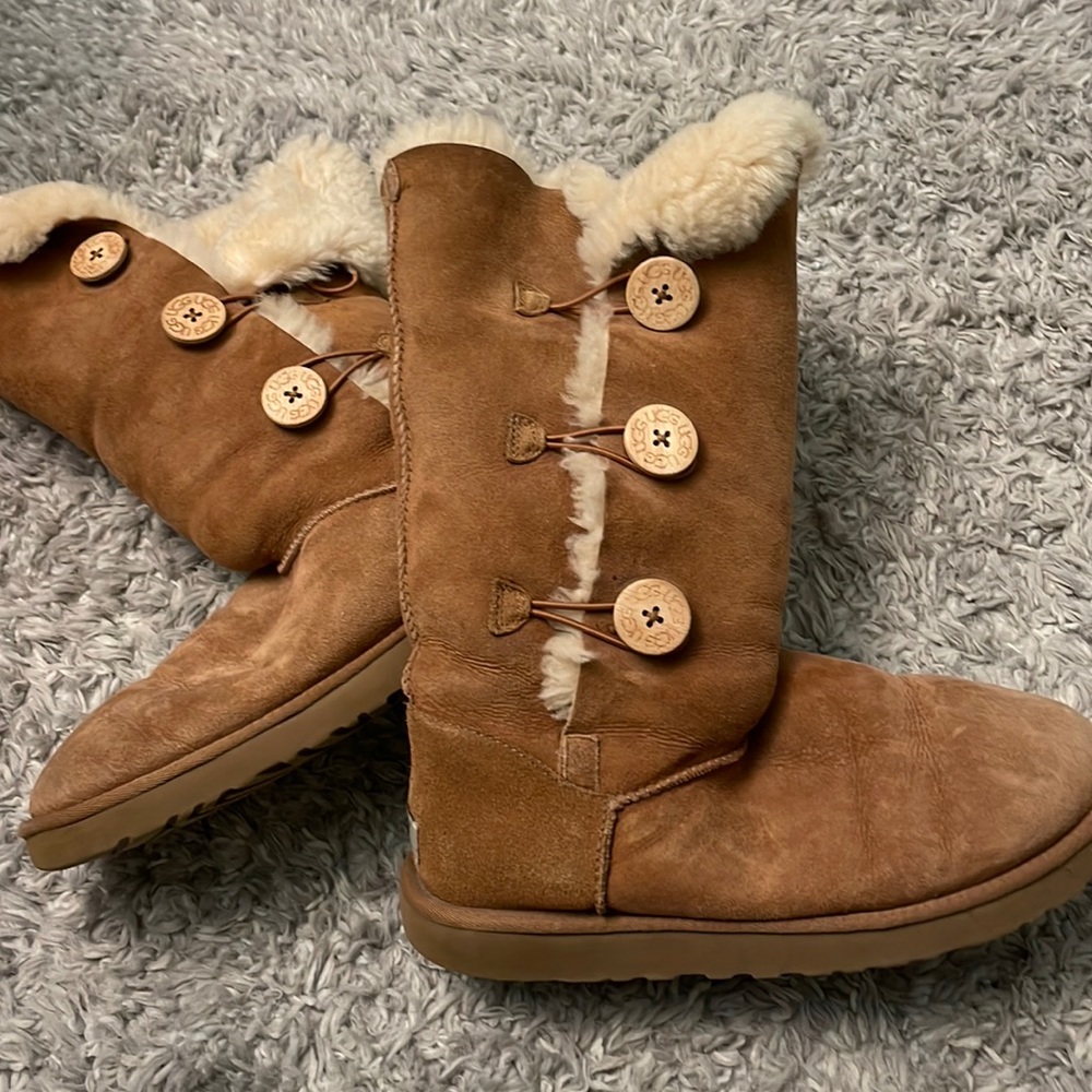 UGG button side boots